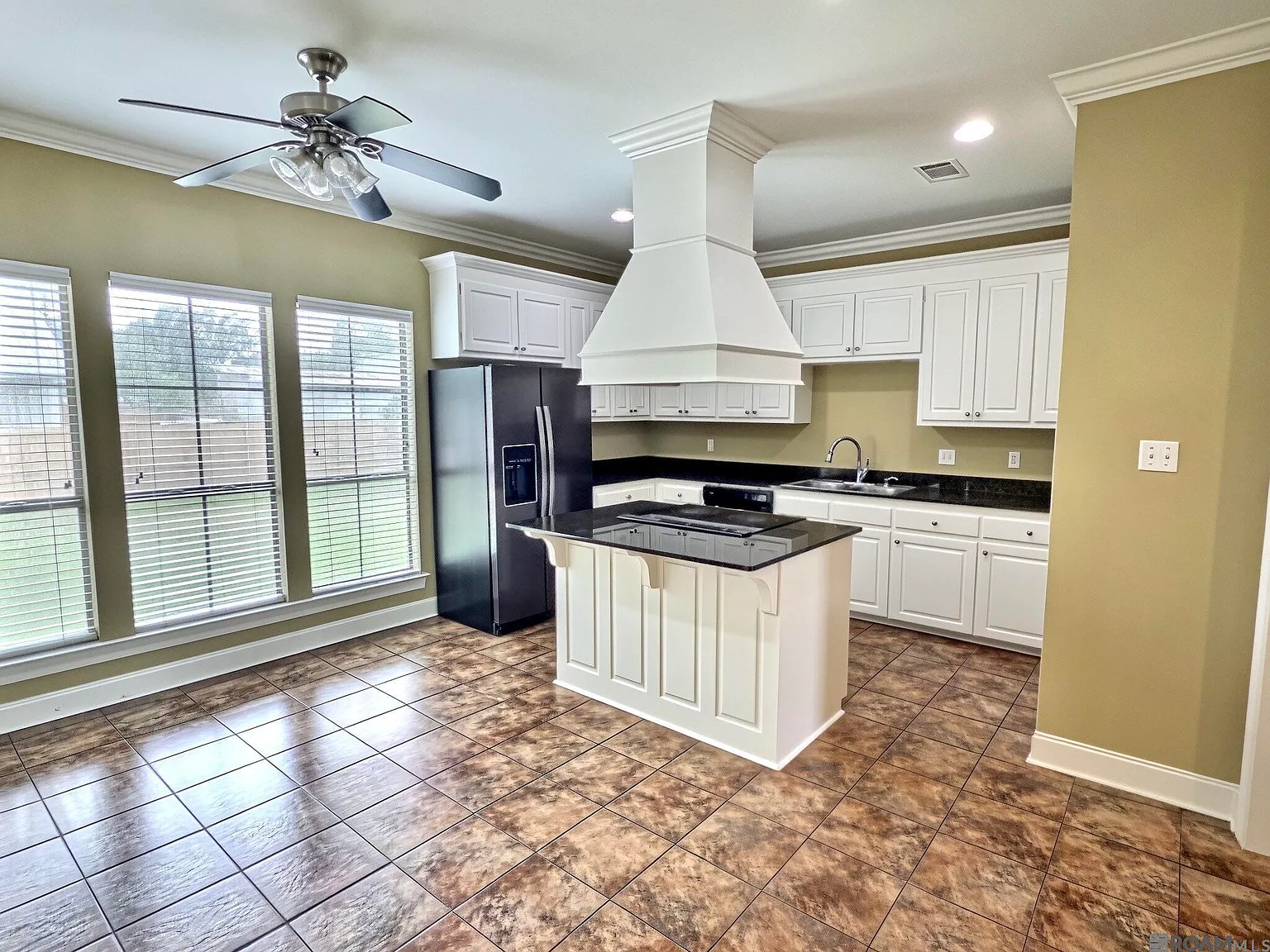 3 bed, 1600 sqft, $1,900 — Photo 4