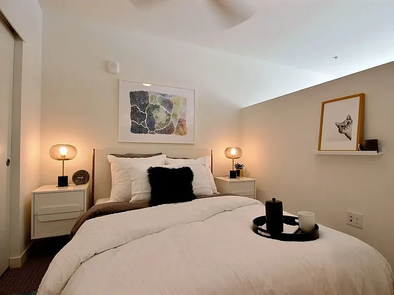 The Crew Apartments; A Green Lake Gem! — Photo 17