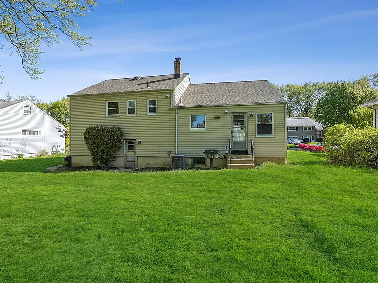 11 N Derby Rd — Photo 19