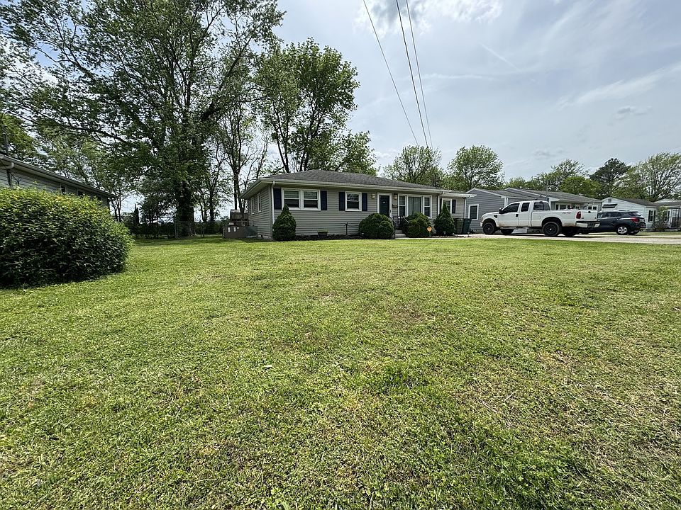 1st image of 820 Meadowlane Dr