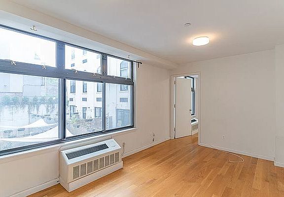 4th image of 41 Jefferson Ave #221