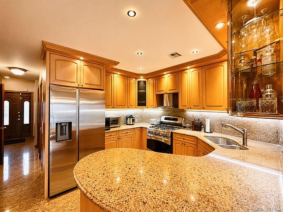 3rd image of 822 Dean Avenue