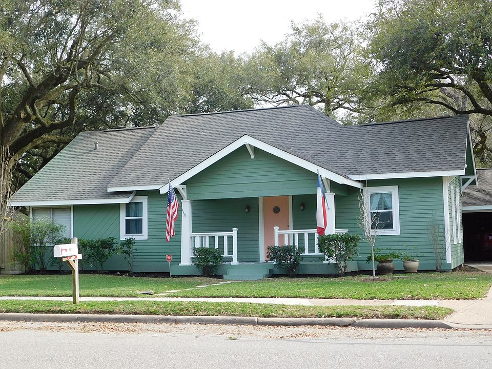 1st image of 909 W Sealy St