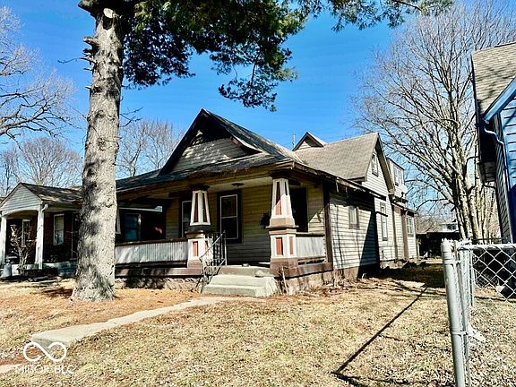 2nd image of 327 N Bradley Ave