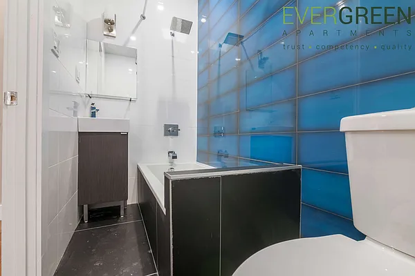 Rented by Evergreen Apartments BK | media 6
