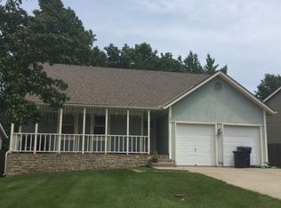 322 SE Greystone Dr, Lees Summit, MO 64063