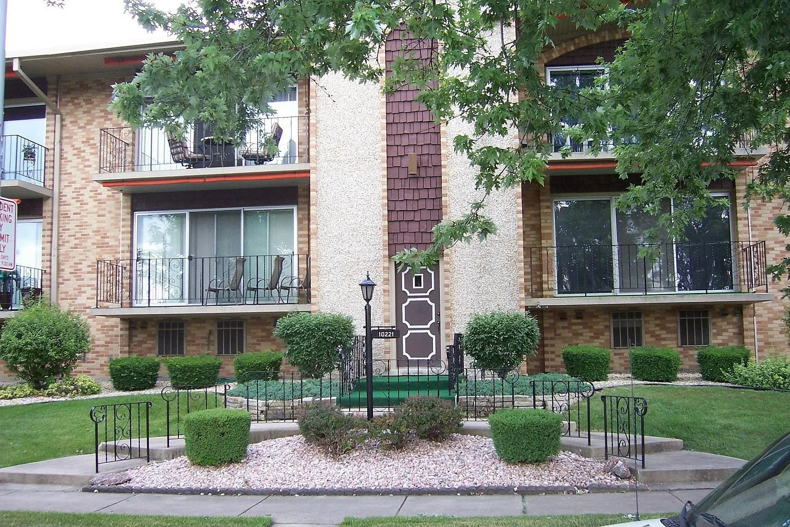 10221 S Komensky Ave APT 1F photo 1