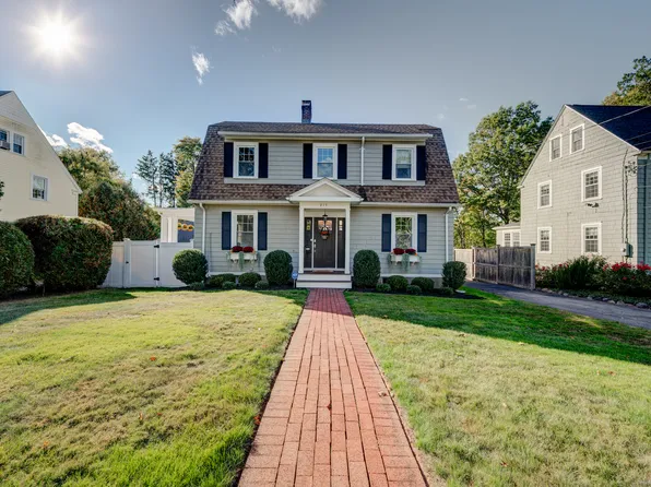 215 Quaker Lane North, West Hartford, CT 06119