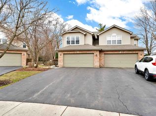 843 Rosebud Ct #843, Roselle, IL 60172