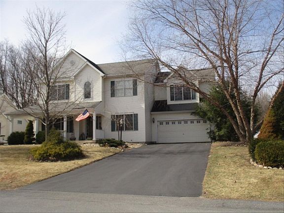 2nd image of 10 Brittany Oaks