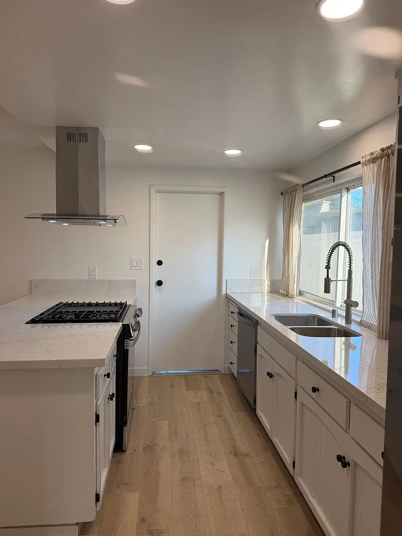 Stunning Single Story, 3 Bedroom, 2 Car Garage! — Photo 3
