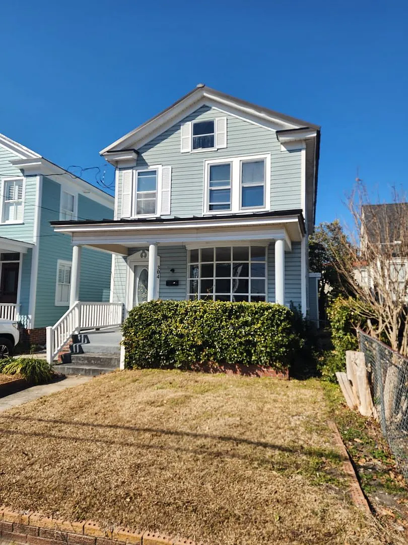 304 Avenue A - 2 Story Home in the Riverside Historic District of New Bern! — Photo 2