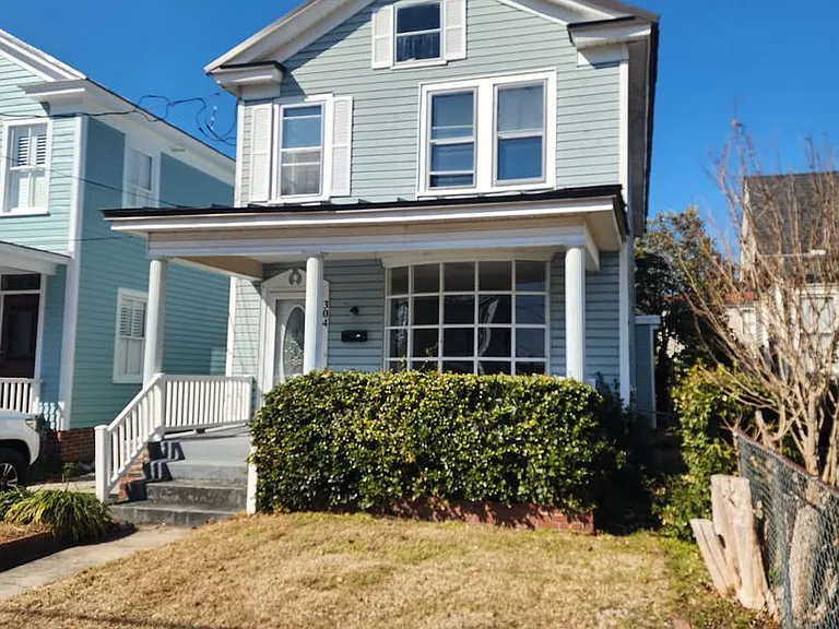304 Avenue A — Photo 2