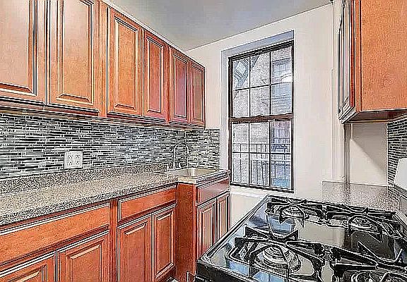 4th image of 246 W 150th St APT 6F