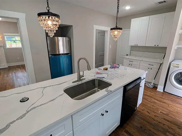 1133 W Gray St — Photo 11