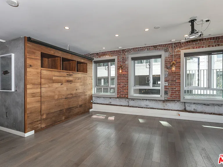 527 Molino St #202 — Photo 8