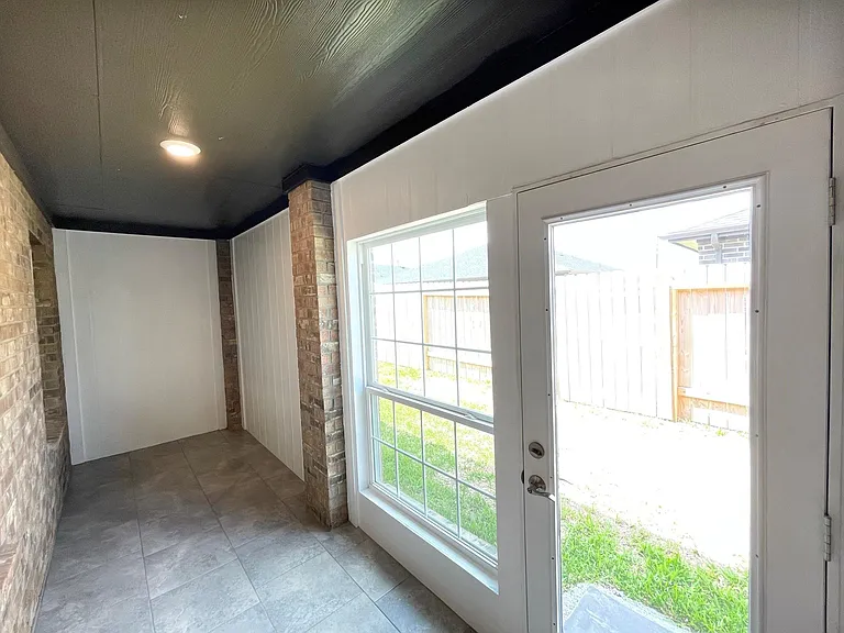 3902 Itzle Island Ct — Photo 48