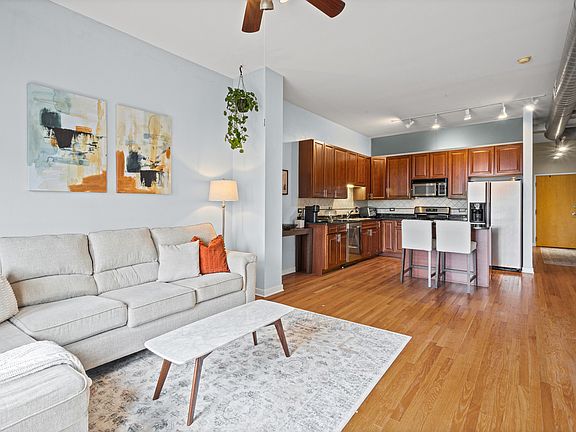 4th image of 4011 N Francisco Ave Unit 205