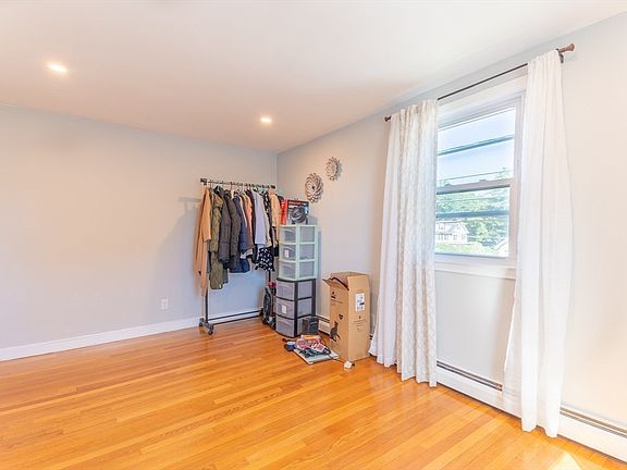 5th image of 37 Maple Ave