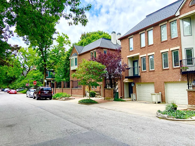 410 N Park Ave — Photo 2