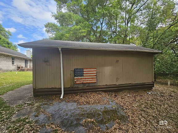 5th image of 2700 Pine Ridge Dr