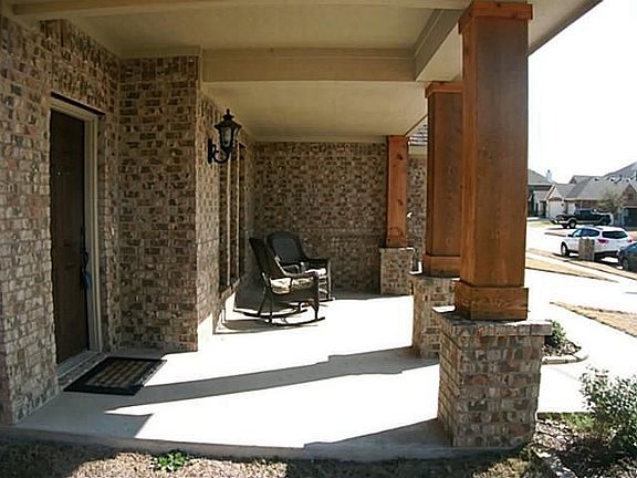 4th image of 1006 Killian Dr