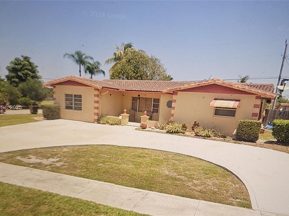 2nd image of 831 SW 12th Ct