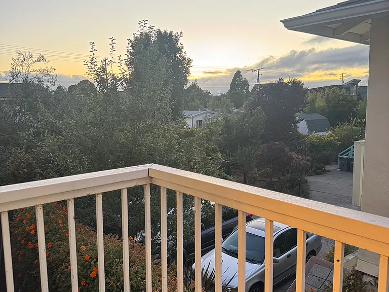 Virginia St — Photo 1