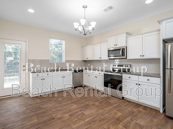 5th image of 109 Oxforshire St #13