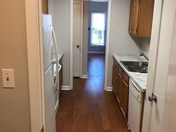 4th image of 1049 Whitfield Ct SE