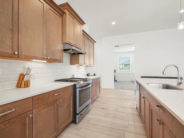 7403 Hanover Ln — Photo 9