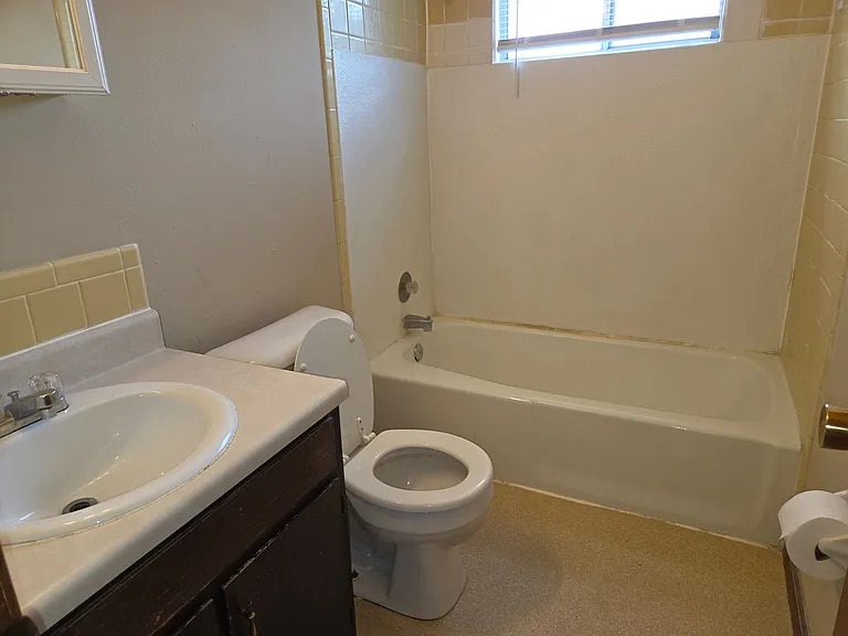 922 W Texas Ave — Photo 10