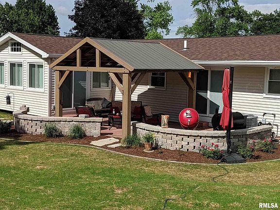 3rd image of 12 Sherry Ln