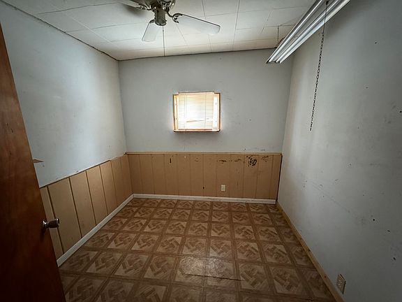 4th image of 928 W Grand Ave