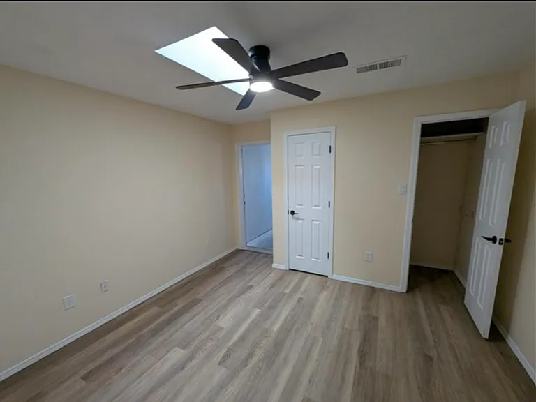 300 Geraldine Loop SE #A — Photo 4