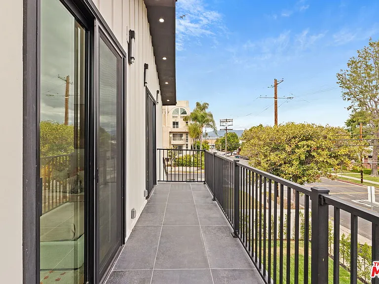 4535 Haskell Ave — Photo 36