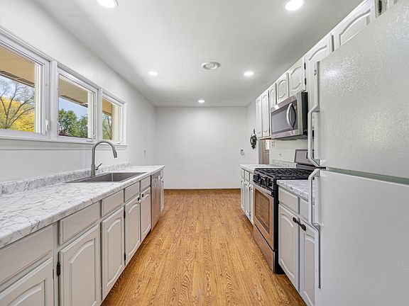 2nd image of 3256 Otto St