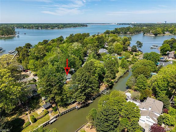 3rd image of 1304 Holly Point Rd