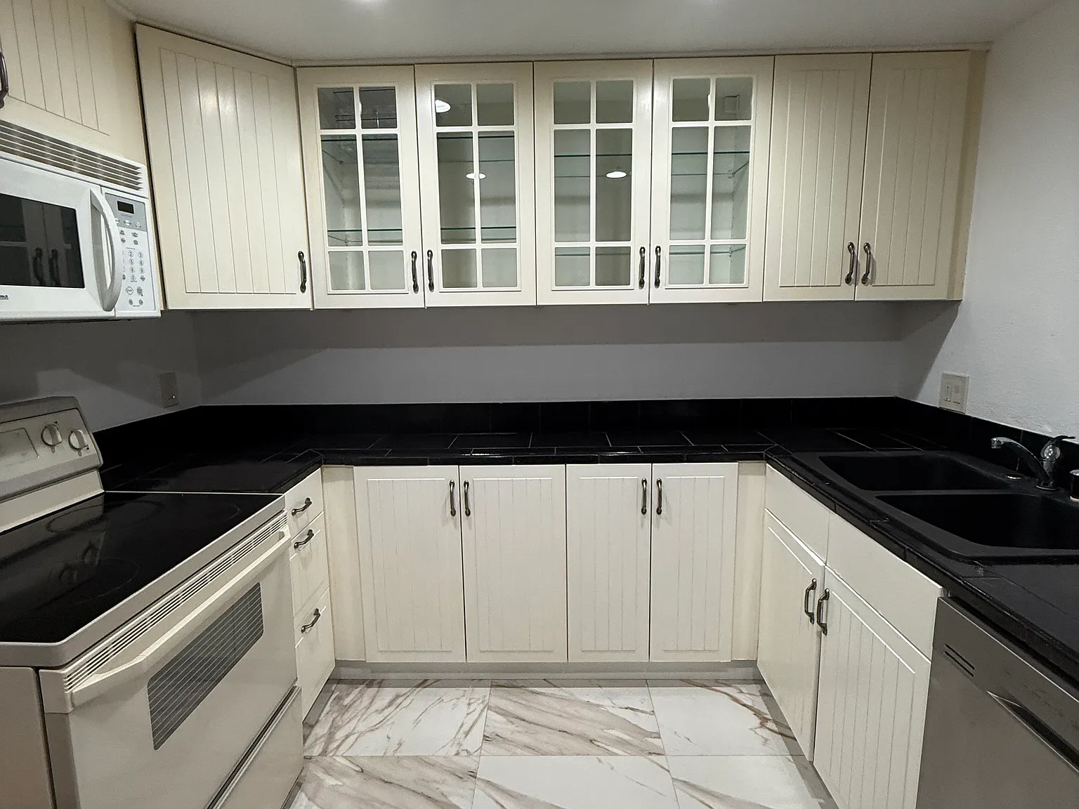 1 bed, 648 sqft, $1,999 — Photo 4