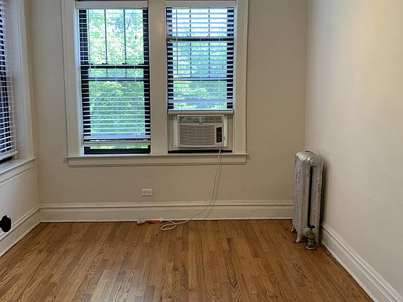 2nd image of 4713 N Leavitt St #2