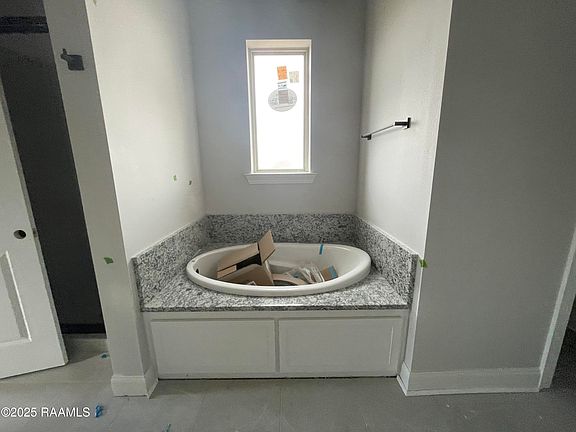 5th image of 110 Canehaven Blvd