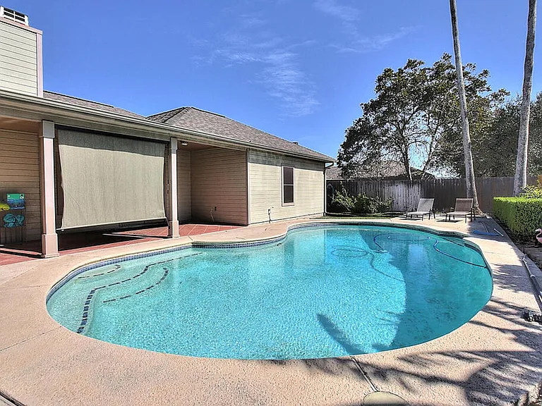 7642 Dallas St — Photo 45