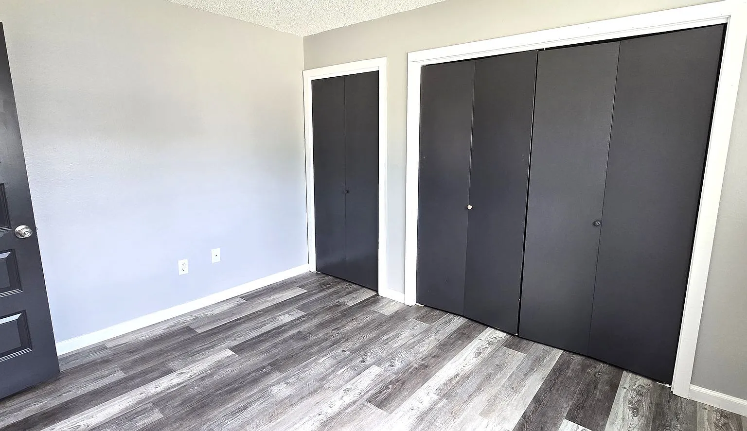 Stanley-1001 Stanley Avenue — Photo 1