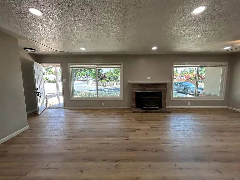 1404 Grape Ave — Photo 4