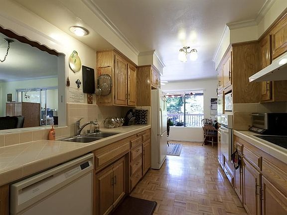 4th image of 641 Serrano Dr