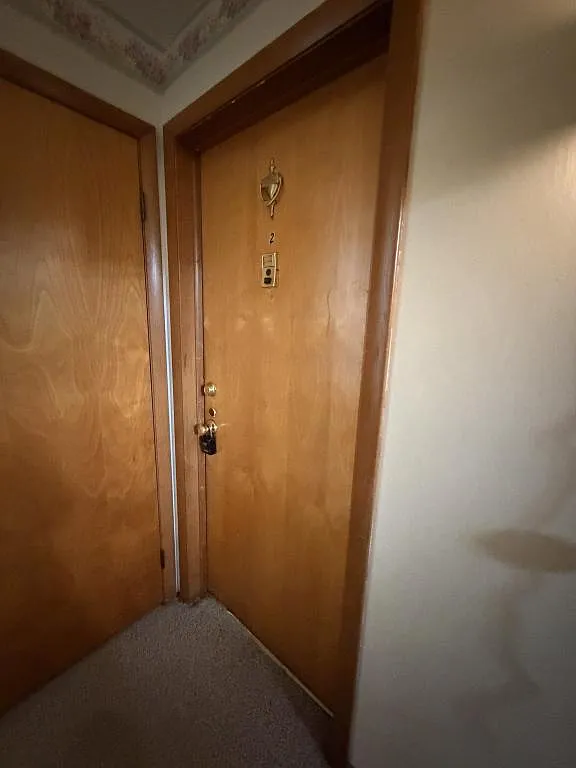 320 E Chestnut St — Photo 2