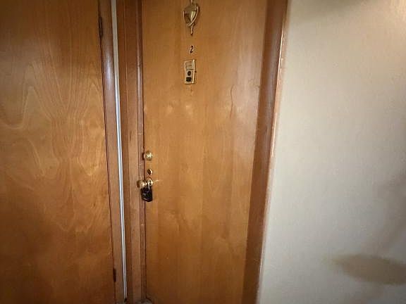 2nd image of 320 E Chestnut St #2