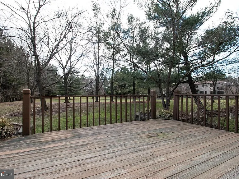 80 Sayre Dr — Photo 23