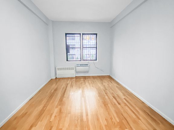 3rd image of 207 E 15th St #1D