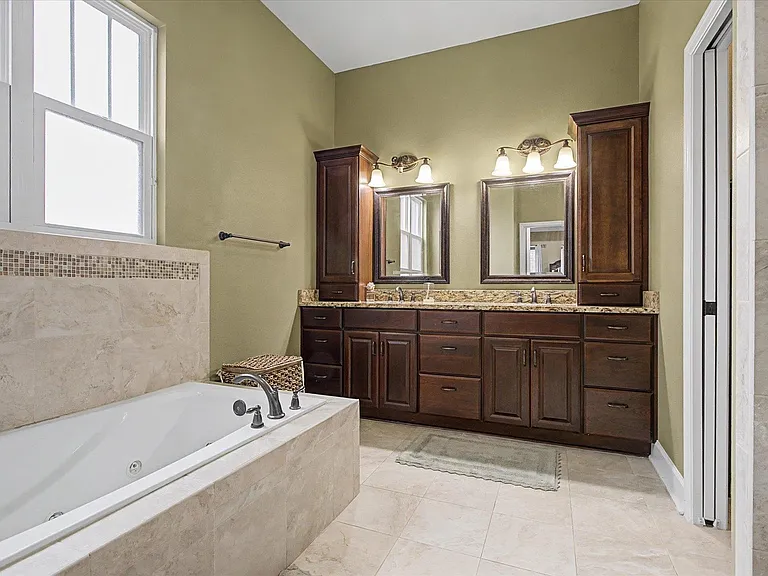 3078 Dickinson Dr — Photo 16